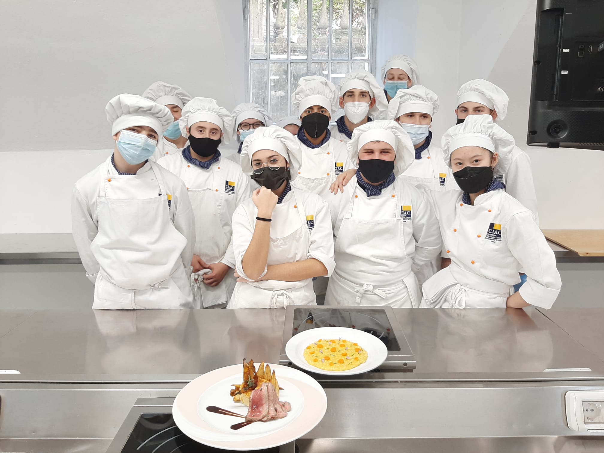 Gli allievi del CFP F.Prat scuola alberghiera cucinano senza inquinare